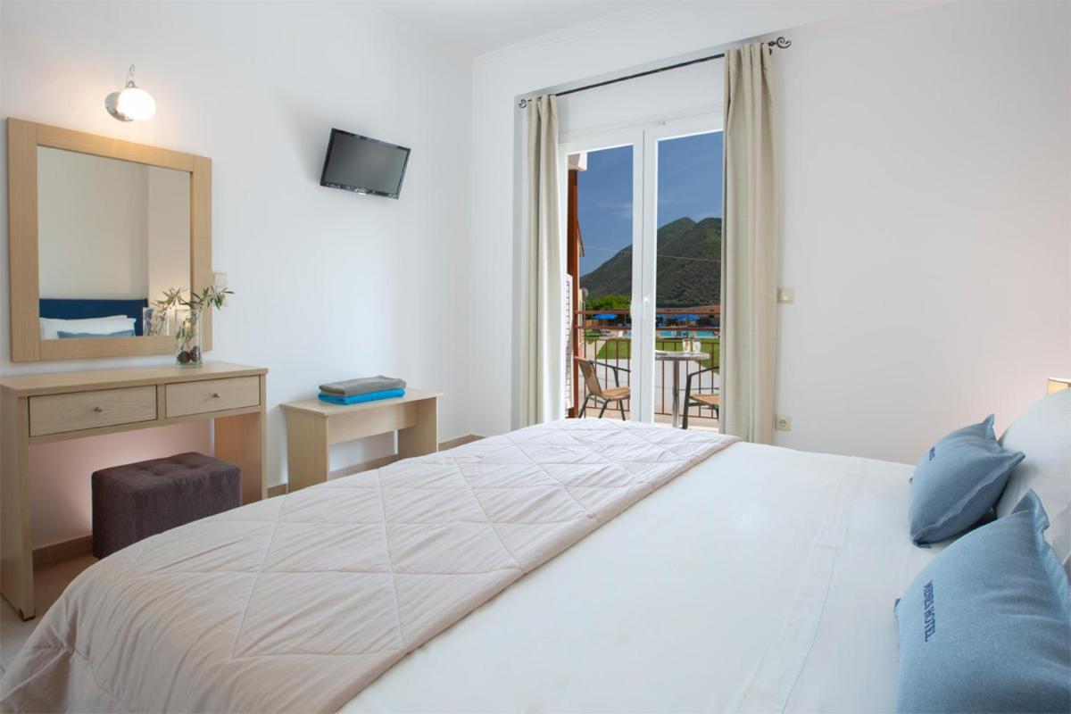 Menes Hotel Jéni Kültér fotó